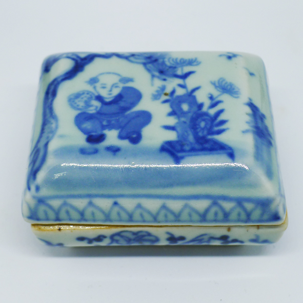 青花人物花卉印泥盒